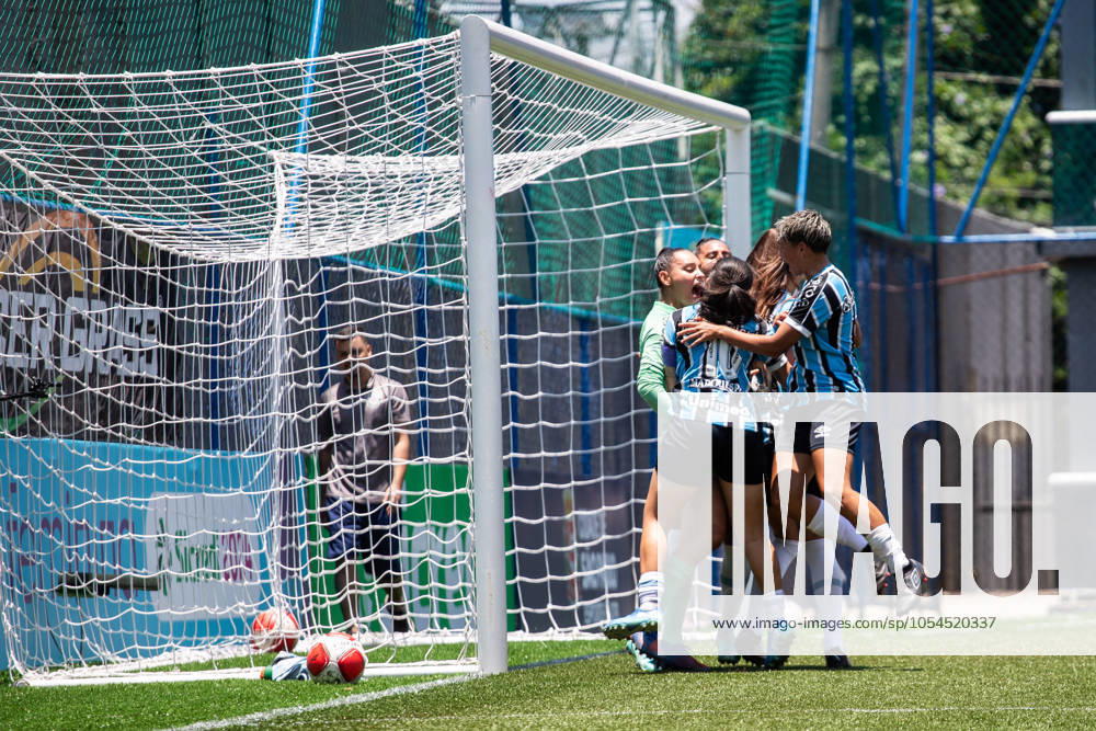 Ferroviária x Grêmio SÃO PAULO, SP - 01.12.2024: FERROVIÁRIA X GRÊMIO - Grêmio players celebrate saving a penalty during the match between Ferroviária and Grêmio, valid for the second round of the Copinha Feminina and held on Sunday morning (01) at the Ibrachina Arena in São Paulo, SP. (Photo: Rodilei Morais Fotoarena) x2659869x RodileixMorais