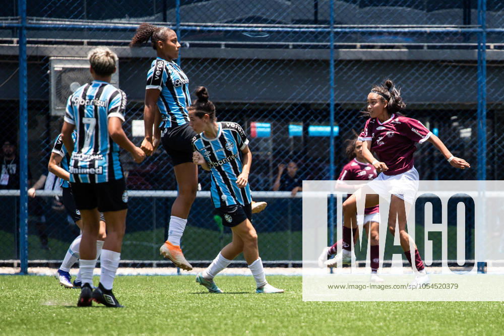 Ferroviária x Grêmio SÃO PAULO, SP - 01.12.2024: FERROVIÁRIA X GRÊMIO - Dos Santos (Ferroviária) takes a shot during the match between Ferroviária and Grêmio, valid for the second round of the Copinha Feminina and held on Sunday morning (01) at the Ibrachina Arena in São Paulo, SP. (Photo: Rodilei Morais Fotoarena) x2659879x RodileixMorais