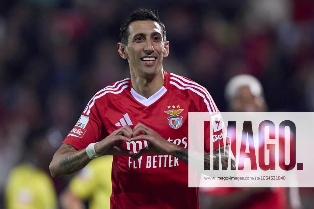 FC Arouca v SL Benfica - Liga Portugal Betclic Angel Di Maria of SL Benfica celebrates after scoring his team s second goal during the Liga Portugal Betclic match between FC Arouca and SL Benfica at Estadio Municipal de Arouca in Arouca, Portugal, on December 1, 2024. Arouca, Portugal Arouca Portugal