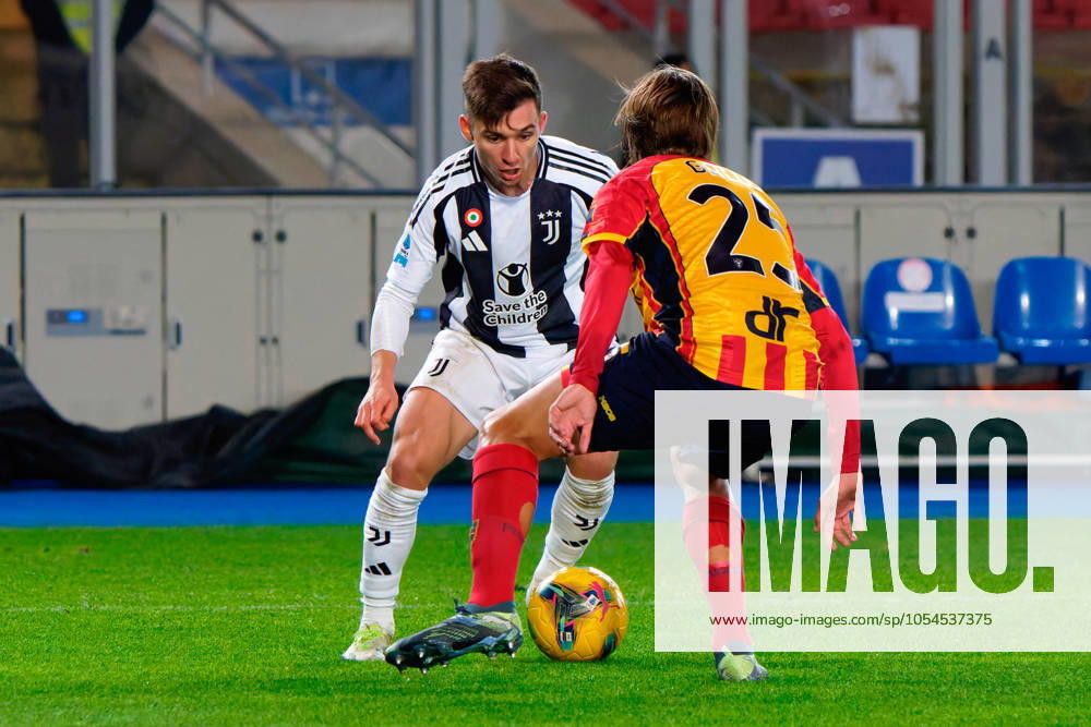CALCIO - Serie A - US Lecce vs Juventus FC Francisco Conceicao of Juventus in action against Antonino Gallo of US Lecce during US Lecce vs Juventus FC, Italian soccer Serie A match in Lecce, Italy, December 01 2024 Lecce Italy