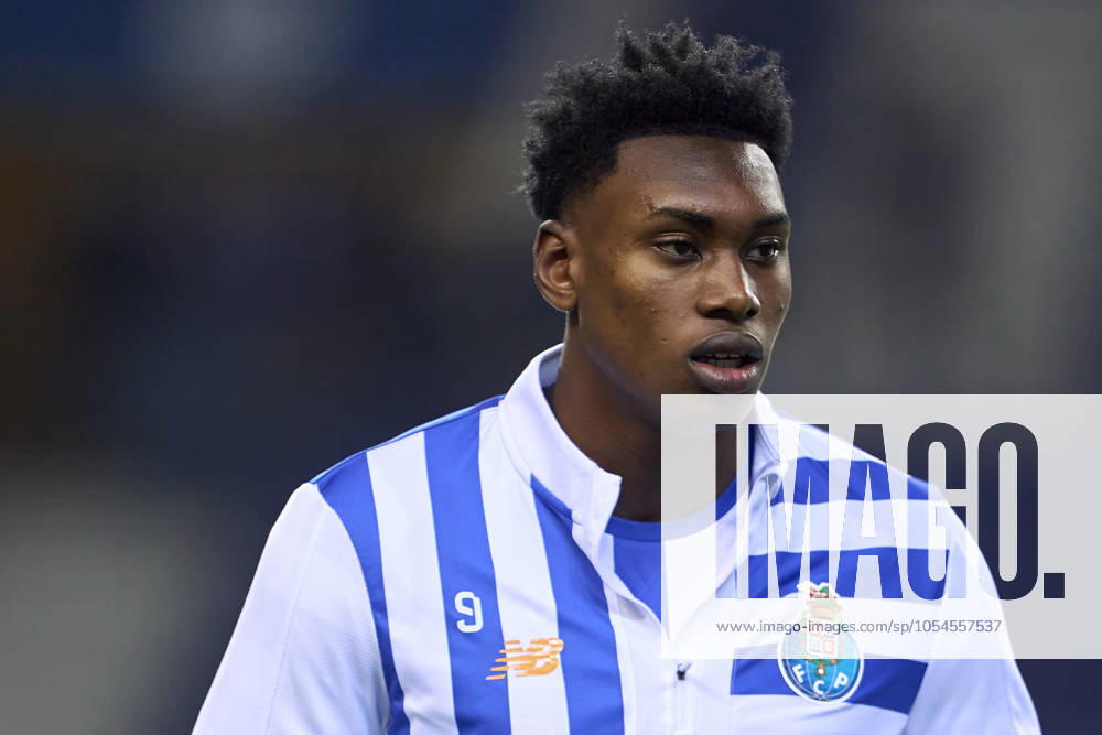 FC Porto v Casa Pia AC - Liga Portugal Betclic Samu Aghehowa of FC Porto warms up before the Liga Portugal Betclic match between FC Porto and Casa Pia AC at Estadio Do Dragao in Porto, Portugal, on December 2, 2024 Porto, Portugal Portugal