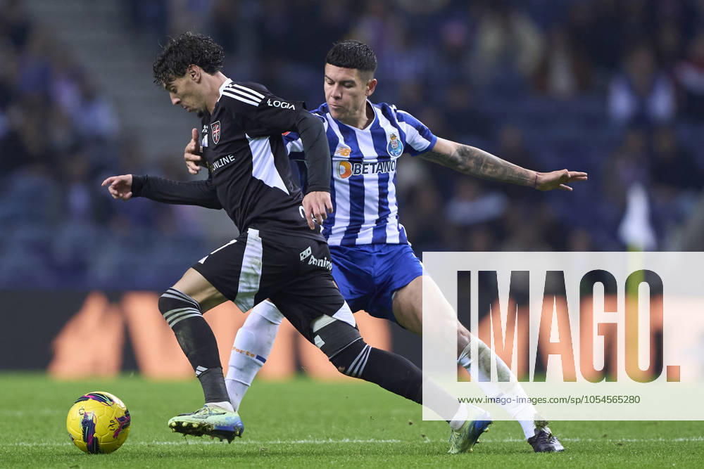 FC Porto v Casa Pia AC - Liga Portugal Betclic Nehuen Perez of FC Porto competes for the ball with Nuno Moreira of Casa Pia AC during the Liga Portugal Betclic match between FC Porto and Casa Pia AC at Estadio Do Dragao in Porto, Portugal, on December 2, 2024. Porto, Portugal Porto Portugal