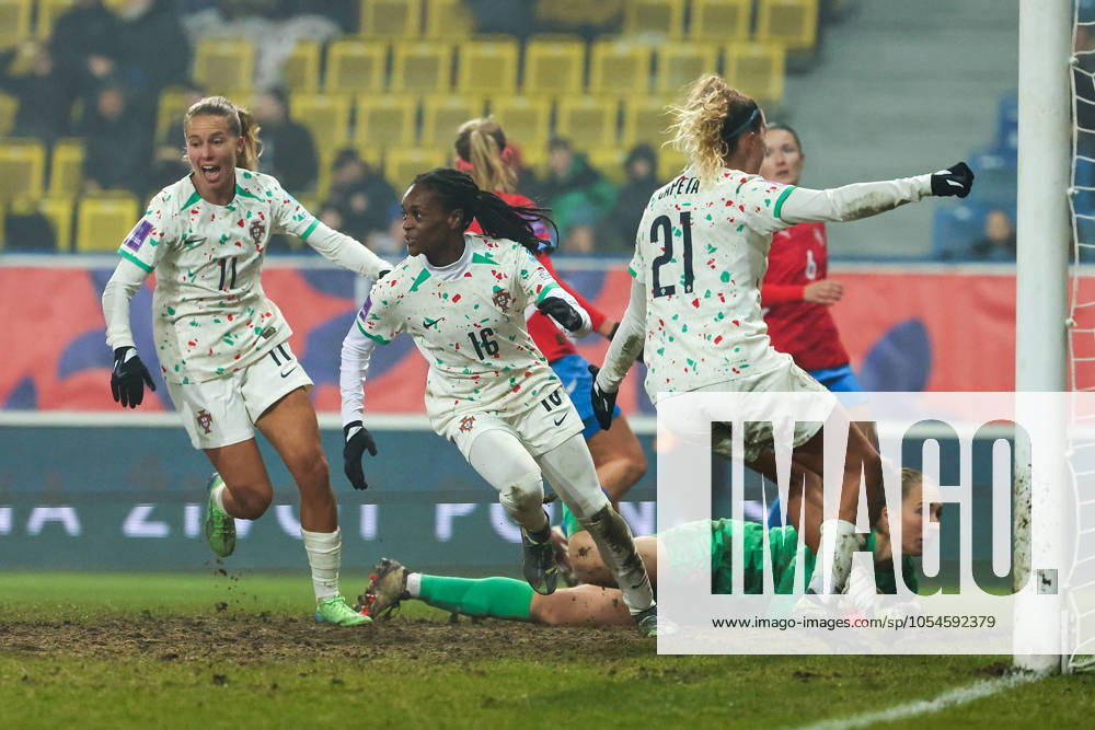 Czechia AGC Arena Na Stinplice, 2024 12 03 Uefa Women s European Qualifiers 2025 Play off Round 2 Czechia Portugal v l , Tatiana Pinto Portugal , Diana Silva Portugal , Ana Capeta Portugal Torjubel, Goal celebration, celebrate the goal