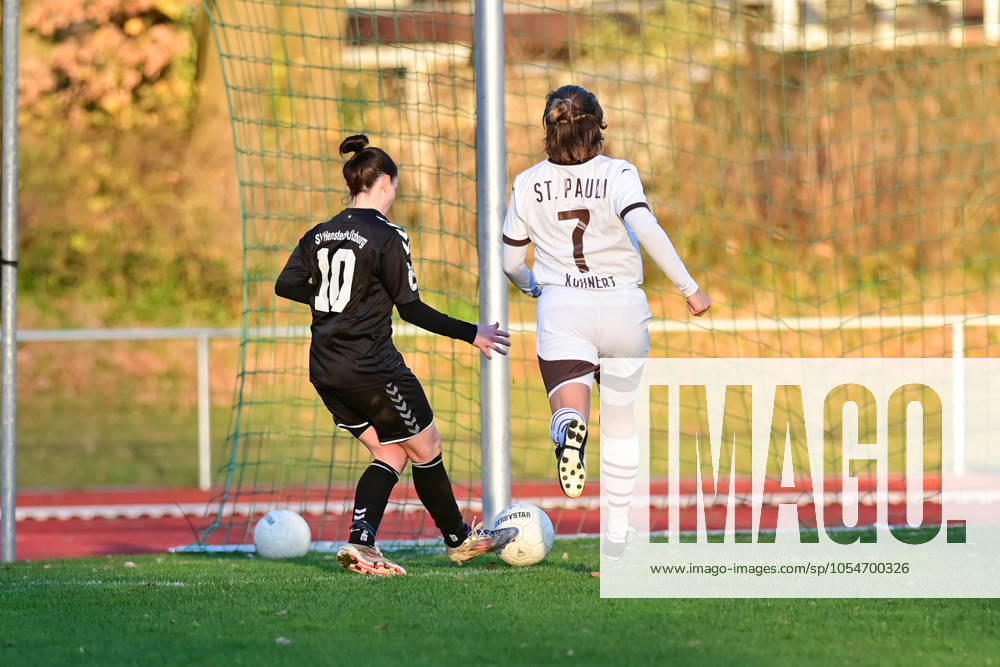 Soccer I Women I Season 2024 2025 I Regionalliga Nord I Matchday 12 I SV Henstedt Ulzburg FC St Pauli I 01 12 2024 Michelle Hille 10, SV Henstedt Ulzburg was able to play around the goalkeeper and can now easily sink the ball into the goal Carlotta Lilli Kuhnert 7, FC St Pauli can no longer intervene either