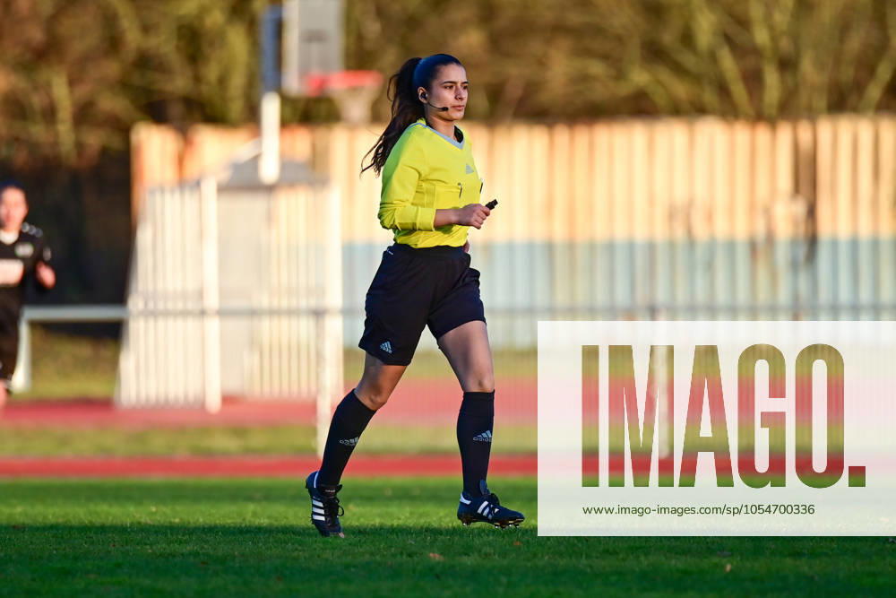 Soccer I Women I Season 2024 2025 I Regionalliga Nord I 12 Matchday I SV Henstedt Ulzburg FC St Pauli I 01 12 2024 Close-up, single photo, cropped, portrait, portrait, single photo, single photo, body Referee Cemre Bengü Aysan