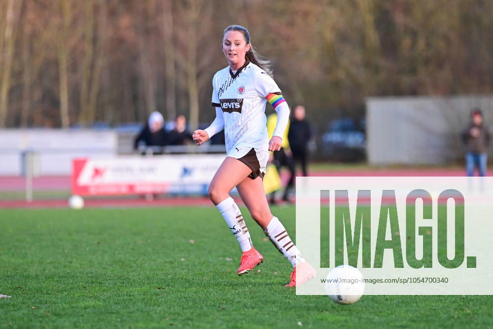Soccer I Women I Season 2024 2025 I Regionalliga Nord I 12 Matchday I SV Henstedt Ulzburg FC St Pauli I 01 12 2024 Close-up, single photo, cropped, portrait, portrait, single image, single photo, body Annie Mcintosh Kingman 14, FC St Pauli