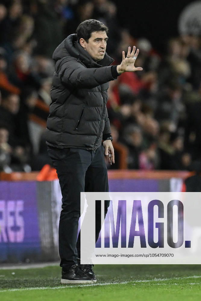 Bournemouth v Tottenham Hotspur Premier League Bournemouth Manager Andoni Iraola during the Premier League match at the Vitality Stadium, Bournemouth UK Newspapers OUT