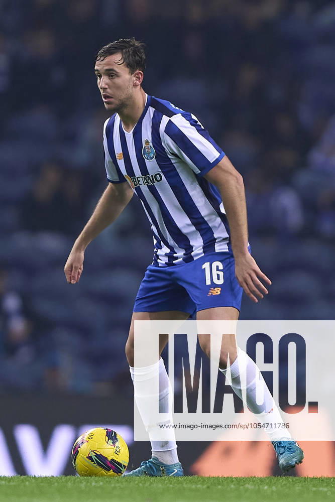 FC Porto v Casa Pia AC - Liga Portugal Betclic Nico Gonzalez of FC Porto is in action during the Liga Portugal Betclic match between FC Porto and Casa Pia AC at Estadio Do Dragao in Porto, Portugal, on December 2, 2024 Porto, Portugal Porto Portugal