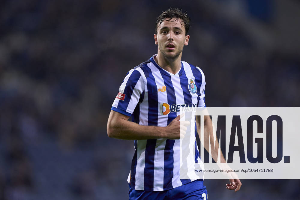 FC Porto v Casa Pia AC - Liga Portugal Betclic Nico Gonzalez of FC Porto looks on during the Liga Portugal Betclic match between FC Porto and Casa Pia AC at Estadio Do Dragao in Porto, Portugal, on December 2, 2024. Porto, Portugal Porto Portugal