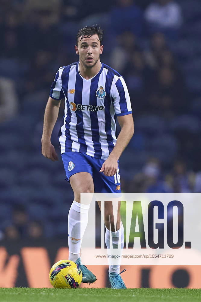 FC Porto v Casa Pia AC - Liga Portugal Betclic Nico Gonzalez of FC Porto is in action during the Liga Portugal Betclic match between FC Porto and Casa Pia AC at Estadio Do Dragao in Porto, Portugal, on December 2, 2024 Porto, Portugal Porto Portugal