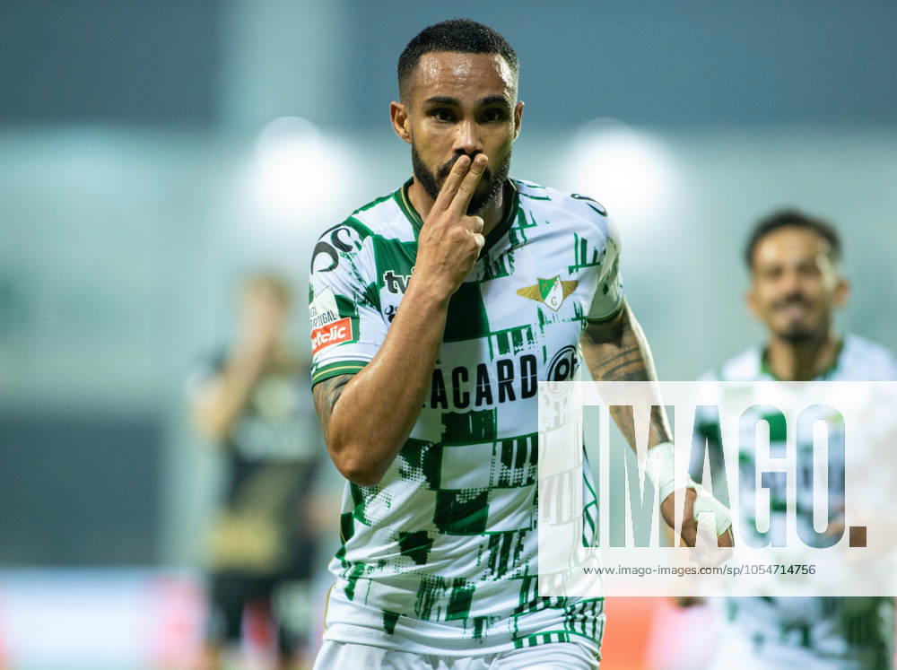 Guilherme Schettine player from Moreirense FC seen celebrating his goal during the Liga Portugal Betclic 2024 25 match between Moreirense FC and Sporting at Estadio Comendador Joaquim de Almeida Freitas on December 05, 2024 in Guimaraes, Portugal. Final Score Moreirense 2 - 1 Sporting CP Guimaraes Portugal - ZUMAl192 20241205_zsp_l192_003