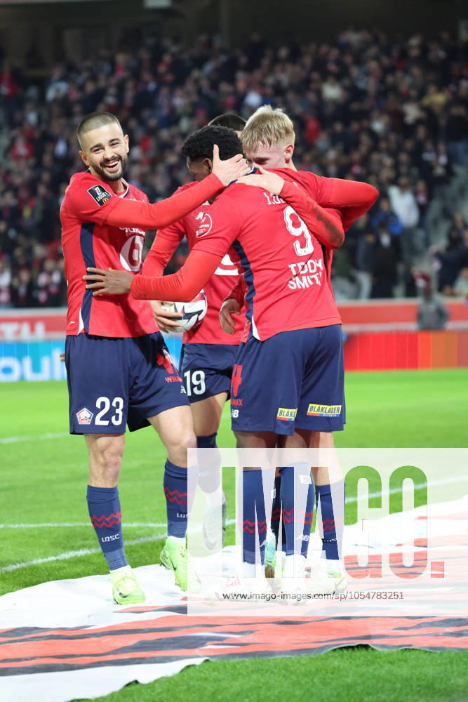 Joie des joueurs du LOSC apres le but de Hakon HARALDSSON (LOSC Lille) lors du match LOSC Lille vs Stade Brestois 29, Ligue 1, Decathlon Arena stade Pierre Mauroy, le 6 dÃ cembre 2024