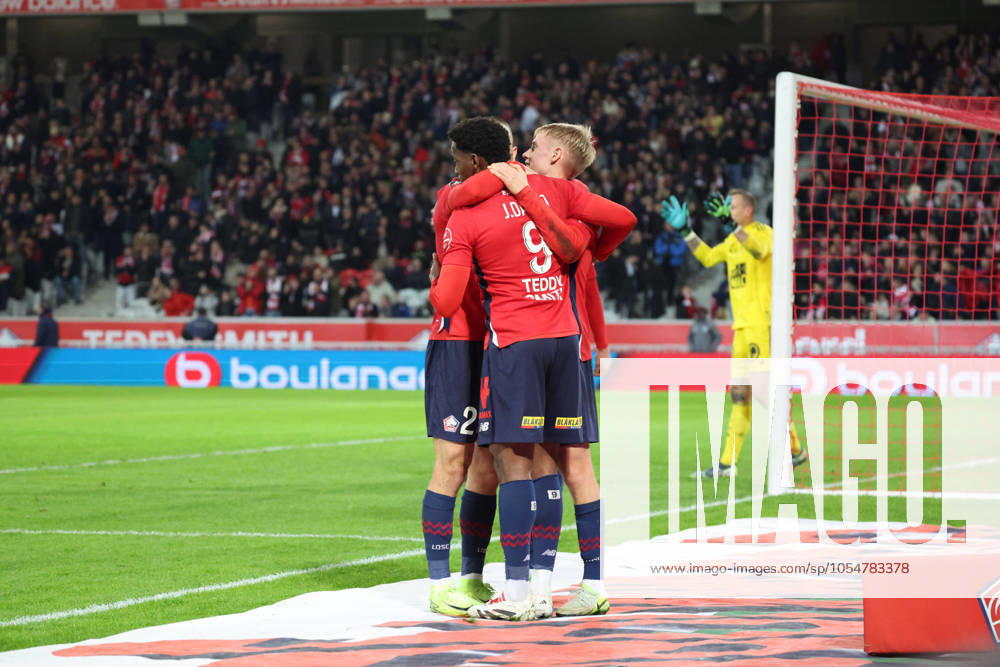 Joie des joueurs du LOSC apres le but de Hakon HARALDSSON (LOSC Lille) lors du match LOSC Lille vs Stade Brestois 29, Ligue 1, Decathlon Arena stade Pierre Mauroy, le 6 dà cembre 2024