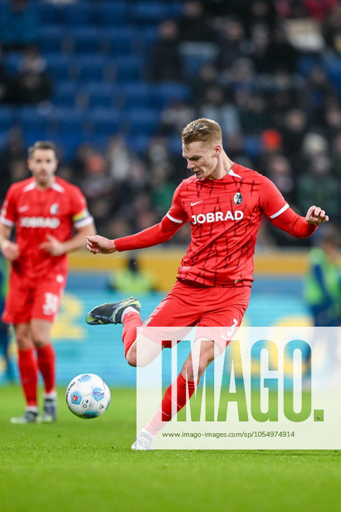 Philipp Lienhart SC Freiburg in action, on the ball, single action during the Bundesliga 1 match between TSG 1899 Hoffenheim and SC Freiburg, PreZero Arena on December 08, 2024 in Sinsheim, Germany Photo by Harry Langer DeFodi Images Philipp Lienhart SC Freiburg controls the Ball during the Bundesliga match between TSG 1899 Hoffenheim and SC Freiburg at PreZero Arena on December 8, 2024 in Sinsheim, Germany Photo by Harry Langer DeFodi Images DFL regulations prohibit any use of photographs as image sequences and or quasi video Defodi 541 TSGSCF20241208 308 Defodi-541 DFL regulations prohibit any use of photographs as image sequences and or quasi-video.
