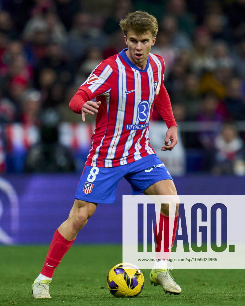 ESP: Atletico de Madrid v Sevilla FC. La Liga EA Sports. Date 16 Pablo Barrios of Atletico de Madrid during the La Liga EA Sports match between Atletico de Madrid and Sevilla FC played at Riyadh Air Metropolitano Stadium on December 8, 2024 in Madrid, Spain. kpng