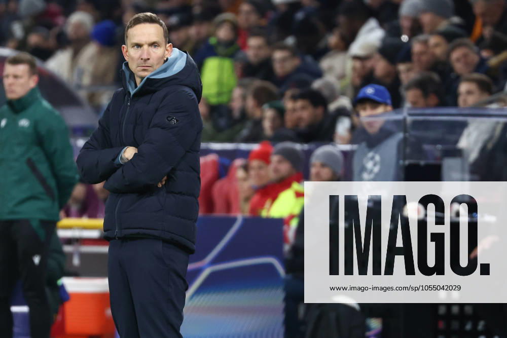SOCCER - UEFA CL, RBS vs PSG SALZBURG,AUSTRIA,10.DEC.24 - SOCCER - UEFA Champions League, Red Bull Salzburg vs Paris Saint German. Image shows head coach Pepijn Lijnders (RBS). GEPAxpictures Geieregger