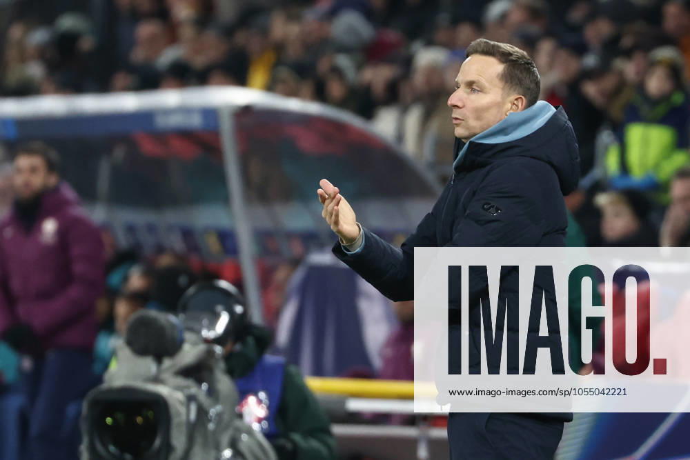 SOCCER - UEFA CL, RBS vs PSG SALZBURG,AUSTRIA,10.DEC.24 - SOCCER - UEFA Champions League, Red Bull Salzburg vs Paris Saint German. Image shows head coach Pepijn Lijnders (RBS). GEPAxpictures Geieregger
