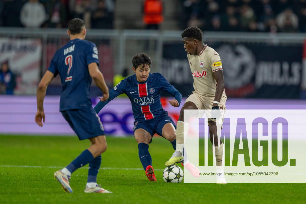SOCCER - UEFA CL, RBS vs PSG SALZBURG,AUSTRIA,10.DEC.24 - SOCCER - UEFA Champions League, Red Bull Salzburg vs Paris Saint German. Image shows Lee Kang-In (PSG) and Petar Ratkov (RBS). GEPAxpictures xWolfgangxKofler