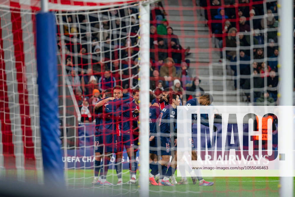 SOCCER - UEFA CL, RBS vs PSG SALZBURG,AUSTRIA,10.DEC.24 - SOCCER - UEFA Champions League, Red Bull Salzburg vs Paris Saint German. Image shows the rejoicing of PSG. GEPAxpictures xWolfgangxKofler