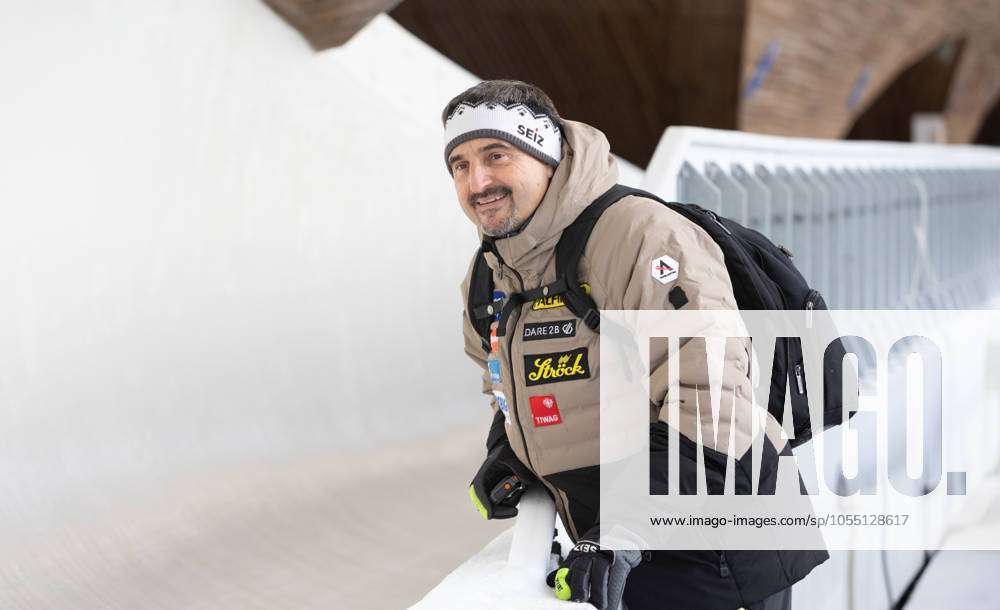 Photographer FIL Michael Kristen 12 12 2024 3 FIL Eberspächer Luge World Cup, LOTTO Thüringen Ice Arena Oberhof GER , WC Germany, training, picture Georg Schorsch Hackl trainer AUT