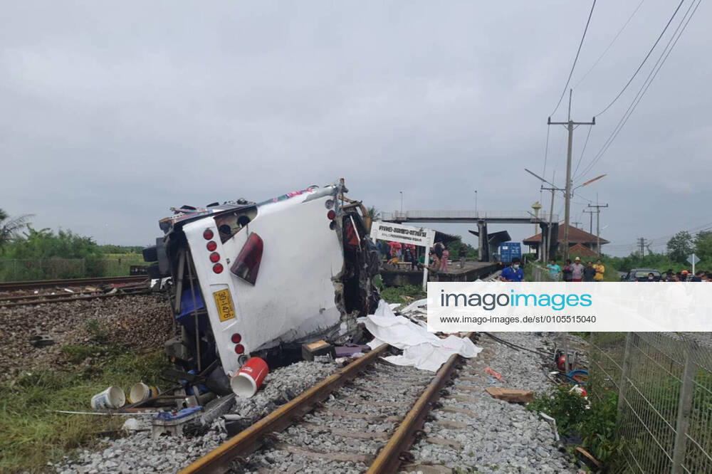 (201011) -- BANGKOK, Oct. 11, 2020 () -- Photo taken on Oct. 11, 2020 shows the view of a crash site where a cargo train collided with a tour bus in Chachoengsao Province, Thailand. At least 20 people have been killed after a tour bus, which had 65 passengers on board, crashed with a cargo train in central Thailand on Sunday morning. () THAILAND-TRAIN-BUS-CRASH Xinhua