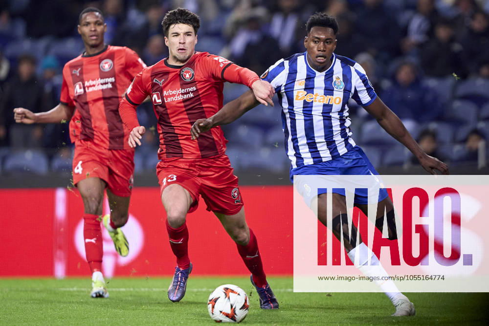FC Porto v FC Midtjylland - UEFA Europa League 2024 25 League Phase MD6 Adam Gabriel of FC Midtjylland competes for the ball with Samu Aghehowa of FC Porto during the UEFA Europa League match between FC Porto and FC Midtjylland at Estadio Do Dragao in Porto, Portugal, on December 12, 2024. Porto, Portugal Porto Portugal