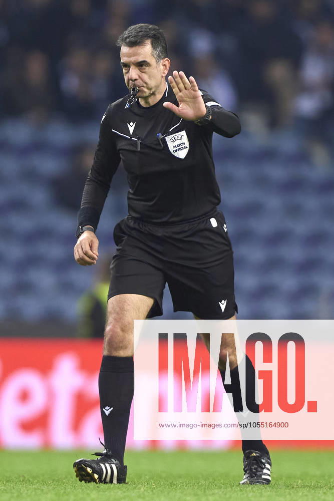 FC Porto v FC Midtjylland - UEFA Europa League 2024 25 League Phase MD6 Referee Aleksandar Stavrev officiates the UEFA Europa League match between FC Porto and FC Midtjylland at Estadio Do Dragao in Porto, Portugal, on December 12, 2024. Porto, Portugal Porto Portugal