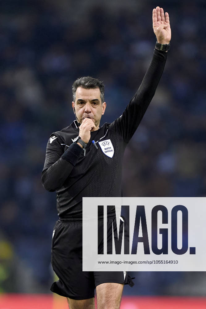 FC Porto v FC Midtjylland - UEFA Europa League 2024 25 League Phase MD6 Referee Aleksandar Stavrev reacts during the UEFA Europa League match between FC Porto and FC Midtjylland at Estadio Do Dragao in Porto, Portugal, on December 12, 2024. Porto, Portugal Porto Portugal