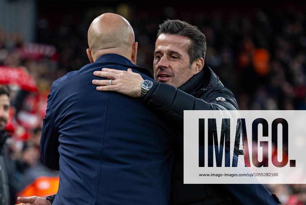 Football - FA Premier League - Liverpool FC v Fulham FC LIVERPOOL, ENGLAND - Saturday, December 14, 2024: Liverpool s head coach Arne Slot and Fulham s manager Marco Silva (R) before the FA Premier League match between Liverpool FC and Fulham FC at Anfield. (Photo by David Rawcliffe Propaganda) LIVERPOOL Anfield MERSEYSIDE ENGLAND