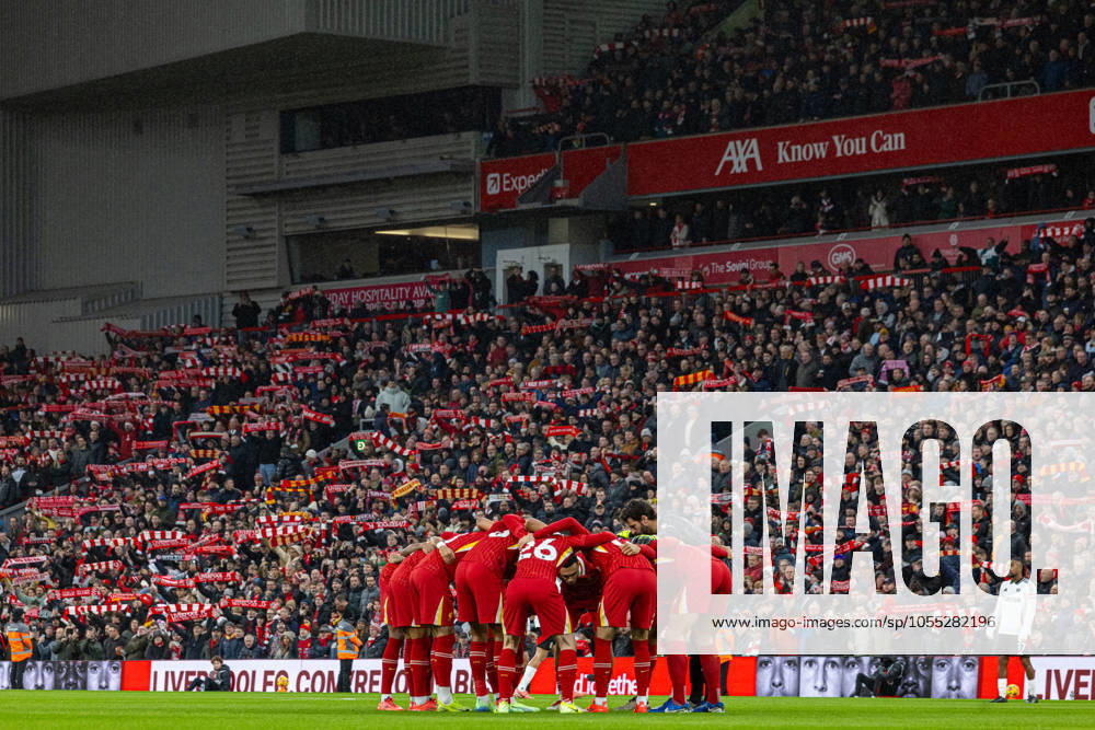 Football - FA Premier League - Liverpool FC v Fulham FC LIVERPOOL, ENGLAND - Saturday, December 14, 2024: Liverpool players form a pre-match huddle before the FA Premier League match between Liverpool FC and Fulham FC at Anfield. (Photo by David Rawcliffe Propaganda) LIVERPOOL Anfield MERSEYSIDE ENGLAND