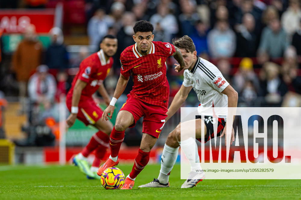 Football - FA Premier League - Liverpool FC v Fulham FC LIVERPOOL, ENGLAND - Saturday, December 14, 2024: Liverpool s Luis Diaz during the FA Premier League match between Liverpool FC and Fulham FC at Anfield. (Photo by David Rawcliffe Propaganda) LIVERPOOL Anfield MERSEYSIDE ENGLAND