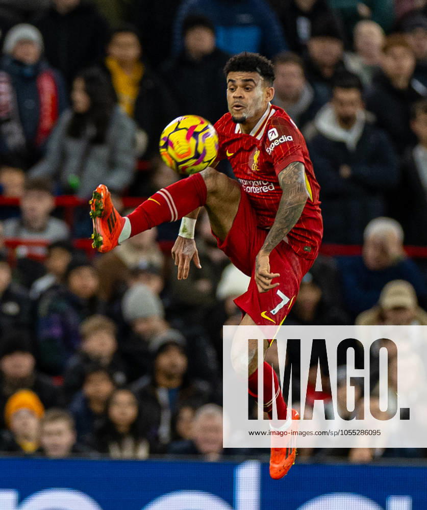 Football - FA Premier League - Liverpool FC v Fulham FC LIVERPOOL, ENGLAND - Saturday, December 14, 2024: Liverpool s Luis Diaz during the FA Premier League match between Liverpool FC and Fulham FC at Anfield. (Photo by David Rawcliffe Propaganda) LIVERPOOL Anfield MERSEYSIDE ENGLAND