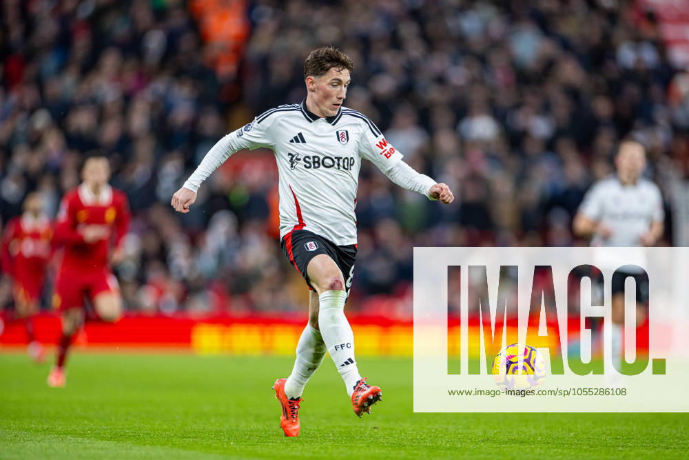 Football - FA Premier League - Liverpool FC v Fulham FC LIVERPOOL, ENGLAND - Saturday, December 14, 2024: Fulham s Harry Wilson during the FA Premier League match between Liverpool FC and Fulham FC at Anfield. (Photo by David Rawcliffe Propaganda) LIVERPOOL Anfield MERSEYSIDE ENGLAND