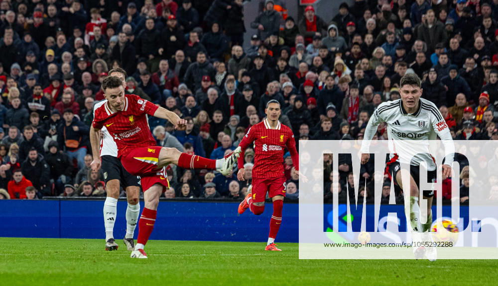 Football - FA Premier League - Liverpool FC v Fulham FC LIVERPOOL, ENGLAND - Saturday, December 14, 2024: Liverpool s Diogo Jota scores hi sside s second equalising goal during the FA Premier League match between Liverpool FC and Fulham FC at Anfield. (Photo by David Rawcliffe Propaganda) LIVERPOOL Anfield MERSEYSIDE ENGLAND