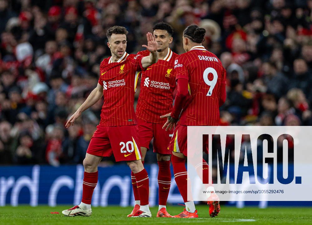 Football - FA Premier League - Liverpool FC v Fulham FC LIVERPOOL, ENGLAND - Saturday, December 14, 2024: Liverpool s Diogo Jota celebrates after scoring his side s second equalising goal during the FA Premier League match between Liverpool FC and Fulham FC at Anfield. (Photo by David Rawcliffe Propaganda) LIVERPOOL Anfield MERSEYSIDE ENGLAND