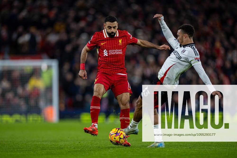 Football - FA Premier League - Liverpool FC v Fulham FC LIVERPOOL, ENGLAND - Saturday, December 14, 2024: Liverpool s Mohamed Salah during the FA Premier League match between Liverpool FC and Fulham FC at Anfield. (Photo by David Rawcliffe Propaganda) LIVERPOOL Anfield MERSEYSIDE ENGLAND