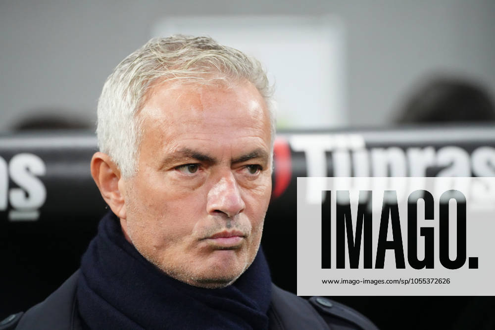Coach Jose Mourinho of Fenerbahce during the Turkish Super League match between Besiktas and Fenerbahce at Tupras Stadium in Istanbul , Turkey on December 07 , 2024. ( Photo by Seskimphoto ) Istanbul Turkey Istanbul Turkey