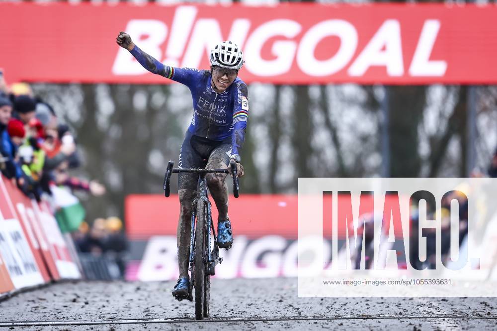 Dutch Ceylin Del Carmen Alvarado celebrates as she crosses the finish line to win the women s elite race at the World Cup cyclocross cycling event in Namur, Belgium, stage 4 (out of 12) of the UCI World Cup cyclocross competition, Sunday 15 December 2024. DAVIDxPINTENS x108355339x
