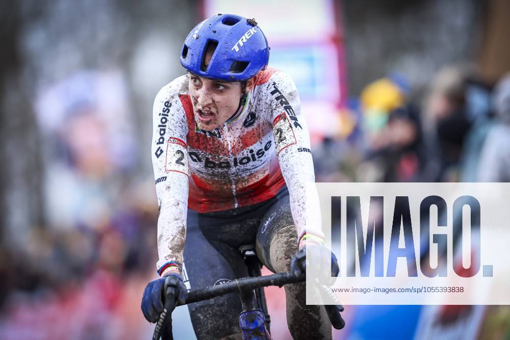 Dutch Lucinda Brand crosses the finish line at the women s elite race at the World Cup cyclocross cycling event in Namur, Belgium, stage 4 (out of 12) of the UCI World Cup cyclocross competition, Sunday 15 December 2024. DAVIDxPINTENS x108355416x