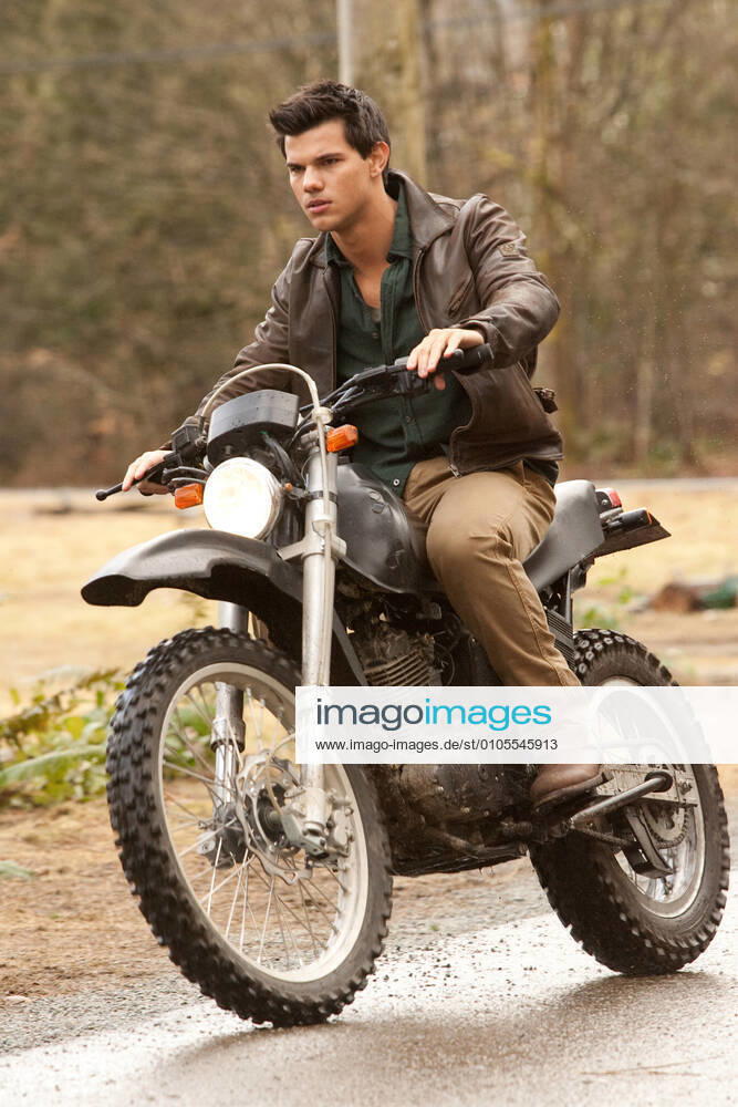 THE TWILIGHT SAGA: BREAKING DAWN PART 1 TAYLOR LAUTNER THE TWILIGHT SAGA: BREAKING DAWN PART 1 TAYLOR LAUTNER Date: 2011 Mandatory credit line: Image courtesy Ronald Grant Mary Evans SUMMIT ENTERTAINMENT ? 2011 Summit Entertainment, LLC. All rights reser