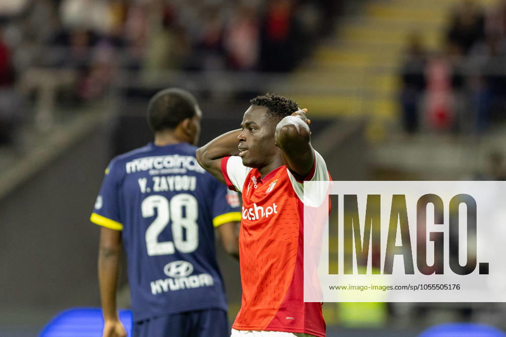ROGER from SC Braga seen on action during the Liga Portugal Betclic 2024 25 match between SC Braga and FC Famalicao at Estadio Municipal de Braga 16, 2024 in Braga, Portugal. Final Score SC Braga 3 - 3 FC Famalicao Braga Portugal - ZUMAl192 20241216_zsp_l192_010