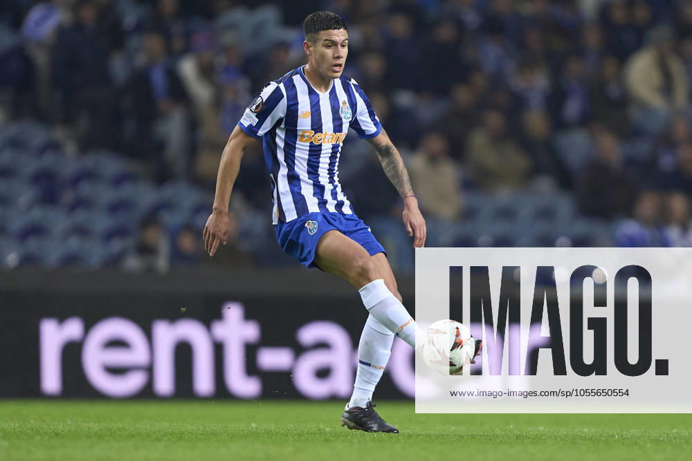 FC Porto v FC Midtjylland - UEFA Europa League 2024 25 League Phase MD6 Nehuen Perez of FC Porto controls the ball during the UEFA Europa League match between FC Porto and FC Midtjylland at Estadio Do Dragao in Porto, Portugal, on December 12, 2024. Porto, Portugal Portugal