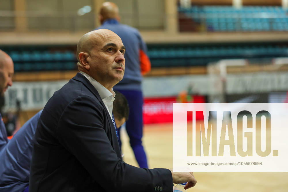 MIGUEL ANDRES head coach of Netherlands national team, Nationalteam seen during the UEFA Futsal Euro 2026 Qualifying match between Portugal and Netherlands at Pavilhao Municipal da Povoa de Varzim 18, 2024 in Povoa de Varzim, Portugal. Final Score Portugal 4 - 2 Netherlands Povoa De Varzim Portugal - ZUMAl192 20241218_zsp_l192_016