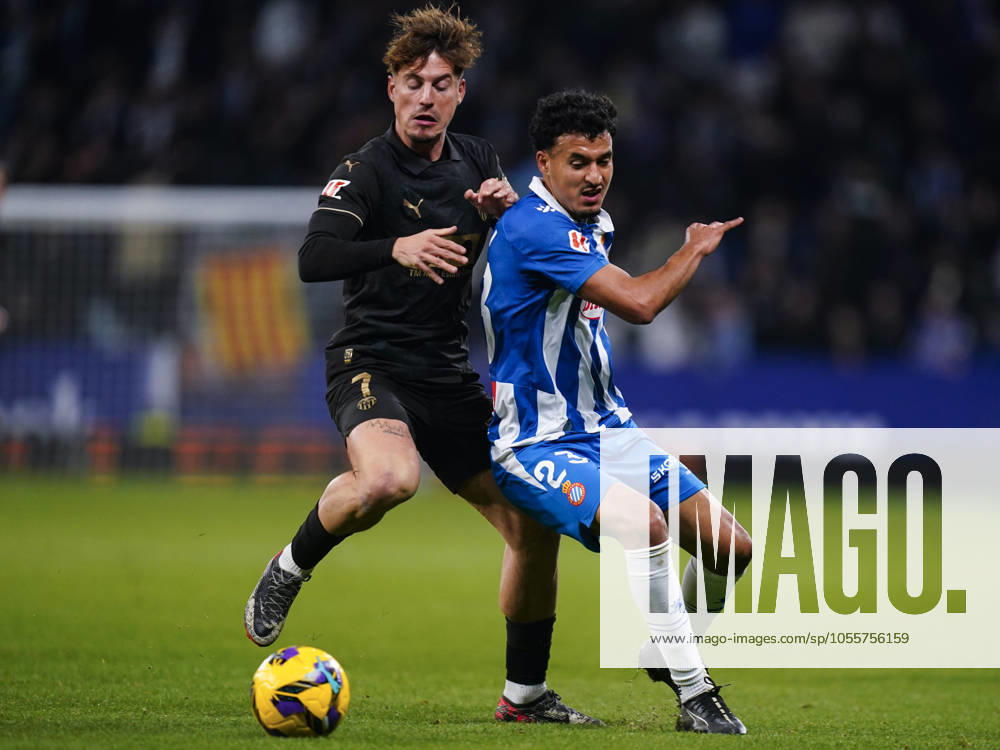 ESP: RCD Espanyol v Valencia CF. La Liga EA Sports. Date 13 Sergi Canos of Valencia CF and Omar El Hilali of RCD Espanyol during the La Liga EA Sports match between RCD Espanyol and Valencia CF played at RCDE Stadium on December 18, 2024 in Barcelona, Spain. kpng