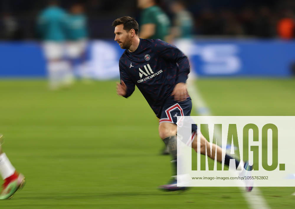 Paris Saint Germain v Manchester City - UEFA Champions League - Group A - Le Parc des Princes September 28, 2021, Paris, United Kingdom: Paris, France, 28th September 2021. Lionel Messi of Paris St Germain warm up ahead of the UEFA Champions League match at Le Parc des Princes, Paris. Picture credit should read: David Klein Sportimage Paris United Kingdom
