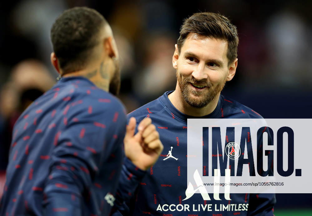 Paris Saint Germain v Manchester City - UEFA Champions League - Group A - Le Parc des Princes September 28, 2021, Paris, United Kingdom: Paris, France, 28th September 2021. Lionel Messi of Paris St Germain talks with Neymar of Paris St Germain during the UEFA Champions League match at Le Parc des Princes, Paris. Picture credit should read: David Klein Sportimage Paris United Kingdom