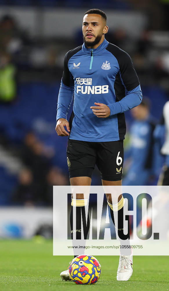 Brighton and Hove Albion v Newcastle United - Premier League - AMEX Stadium November 6, 2021, Brighton and Hove, United Kingdom: Brighton and Hove, England, 6th November 2021. Jamaal Lascelles of Newcastle United warms up ahead of the Premier League match at the AMEX Stadium, Brighton and Hove. Picture credit should read: Paul Terry Sportimage Brighton and Hove United Kingdom