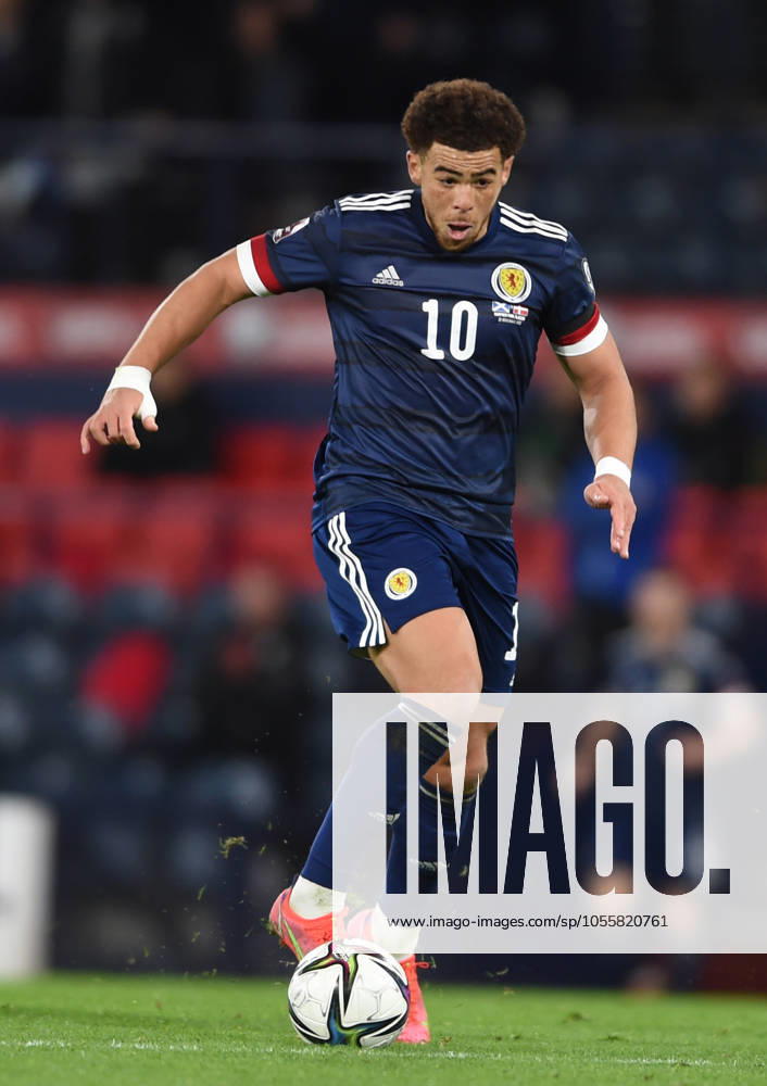 Scotland v Denmark - FIFA World Cup, WM, Weltmeisterschaft, Fussball qualifying - European - Hampden Park November 15, 2021, Glasgow, United Kingdom: Glasgow, Scotland, 15th November 2021. Che Adams of Scotland during the FIFA World Cup qualifiers match at Hampden Park, Glasgow. Picture credit should read: Neil Hanna Sportimage Glasgow United Kingdom