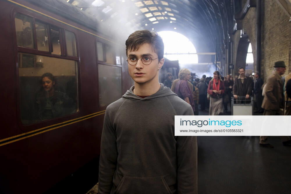 HARRY POTTER AND THE ORDER OF THE PHOENIX US BR 2007 DANIEL RADCLIFFE as Harry Potter Date: 2007 Mandatory credit line: Image courtesy Ronald Grant Mary Evans