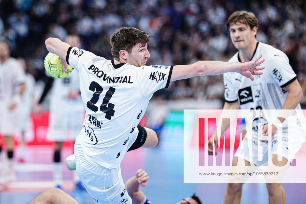 Throw Goal Lukas Zerbe THW Kiel, 24 GER, THW Kiel vs VfL Gummersbach, Handball, DHB Pokal, Quarter-final, Season 2024 2025, 19 12 2024 GER, THW Kiel vs VfL Gummersbach, Handball, DHB Pokal, Quarter-final, Season 2024 2025, 19 12 2024 Kiel